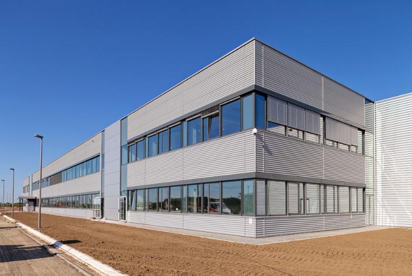 Boom skladových montovaných hal