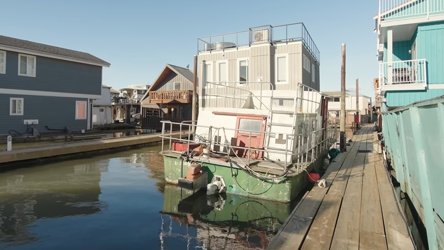 Nenáročné bydlení v plovoucím domě pro páry