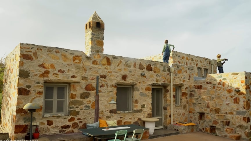 Budování usedlosti krok za krokem na bezcenném odlehlém ostrově