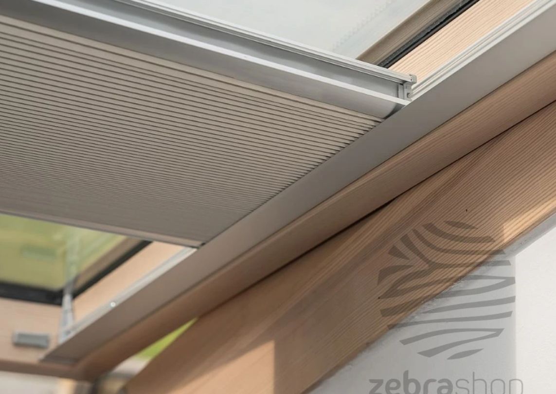 Chtěli byste stínění v moderním stylu? Vyberte pro svá střešní okna plissé rolety